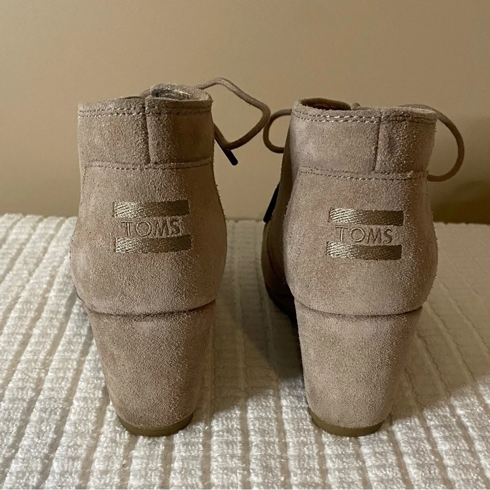 Toms Women’s Suede Wedge
